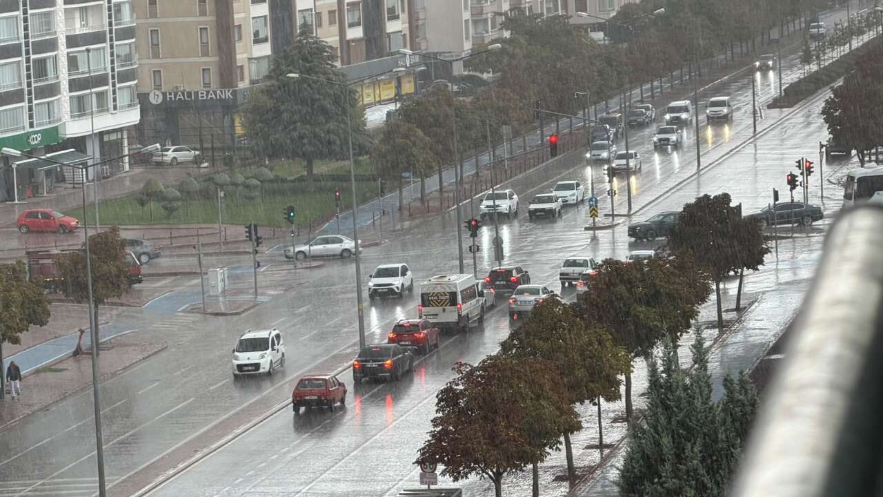 Konya’da sağanak yeniden bastırdı! AKOM 2 gün için daha uyarı yaptı 12